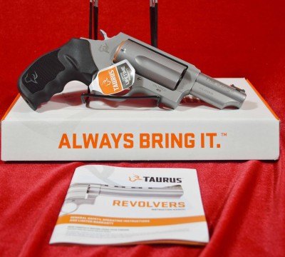 Taurus JUDGE FACTORY NEW stainless 45lc
